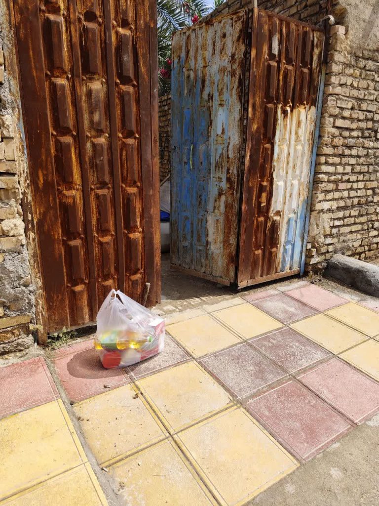 تهیه و توزیع کمک های مومنانه در میان نیازمندان منطقه